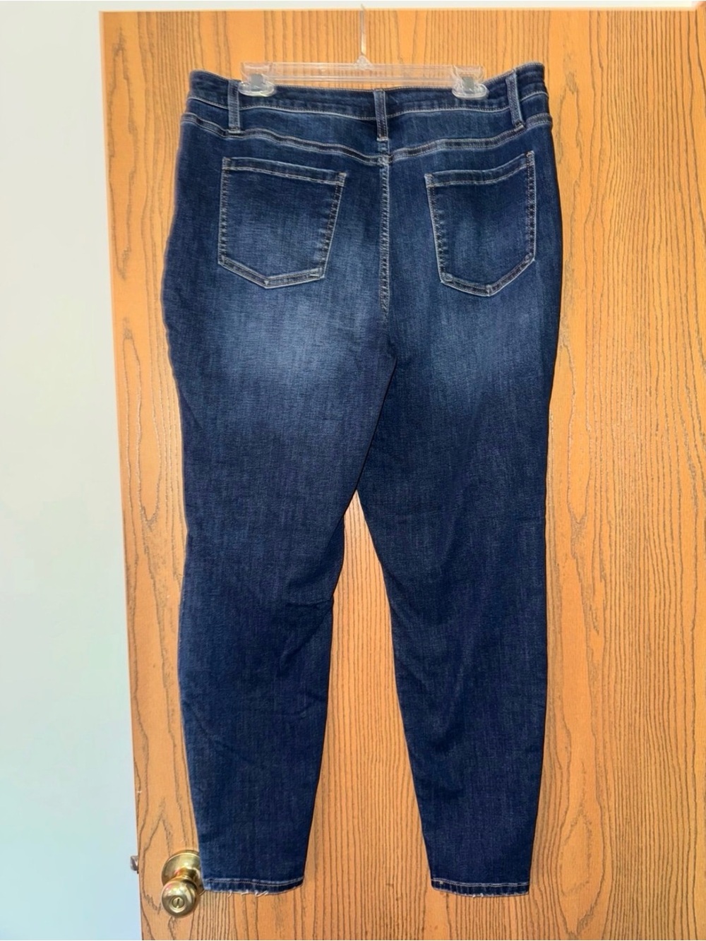 Distressed Jeans - Picture 3 of 3